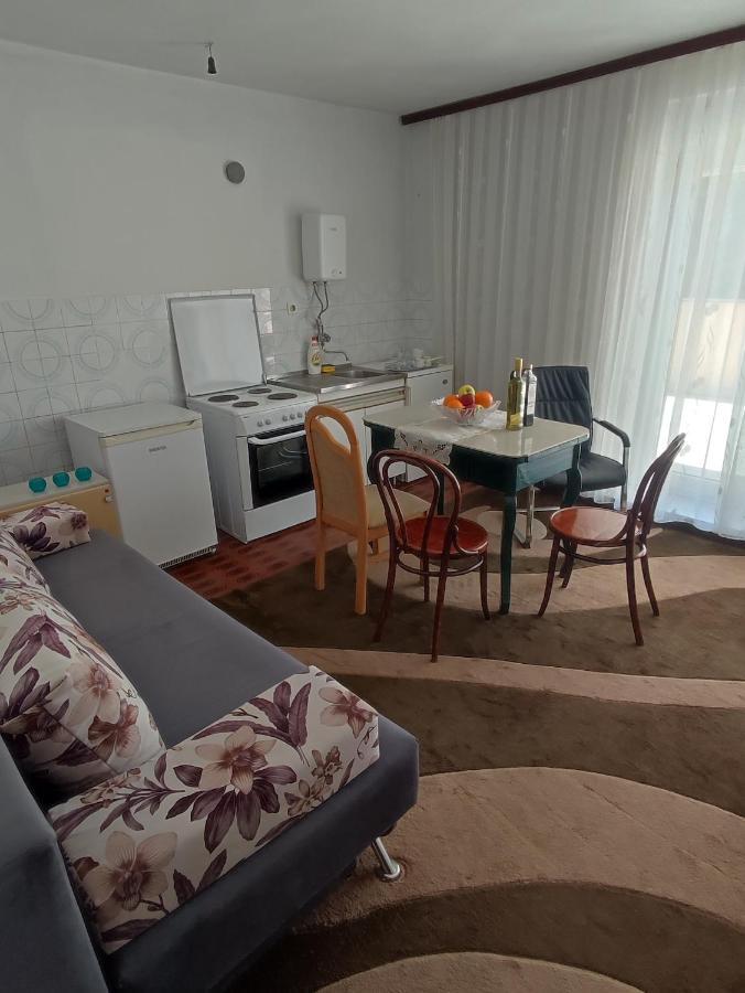 Apartman Bor Ливно Екстериор снимка